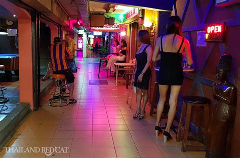 Macau ladyboy escort  Prices range from 113 P to 5,179 P (US$ 13 to US$ 639), the average cost advertised is 2,783 P (US$ 343)